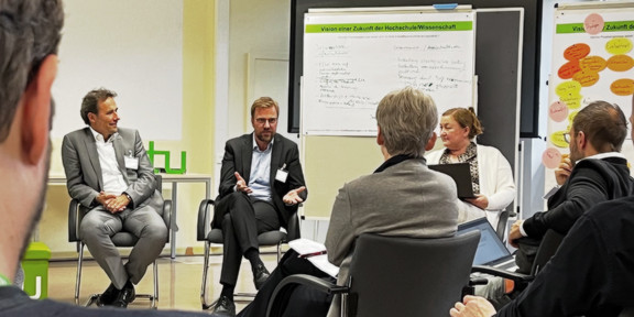 Teilnehmende der Podiumsdiskussion: Rainer Lange, Gunter Friedrich, Liudvika Leišytė