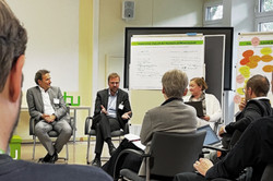 Teilnehmende der Podiumsdiskussion: Rainer Lange, Gunter Friedrich, Liudvika Leišytė 